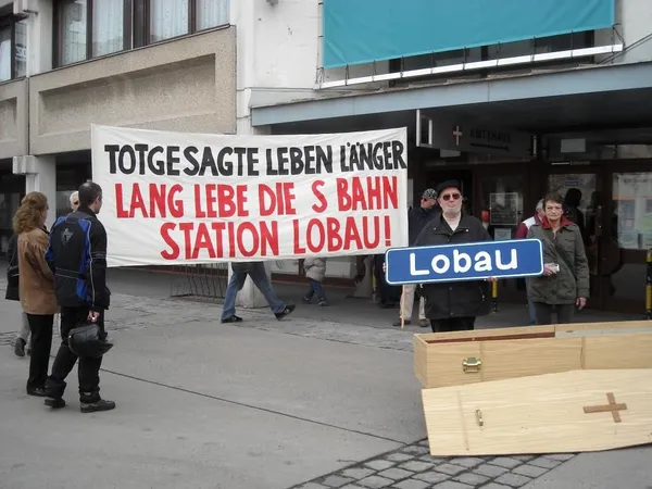 Totgesagte leben länger - Lang lebe die S-Bahn Station Lobau, Foto 5