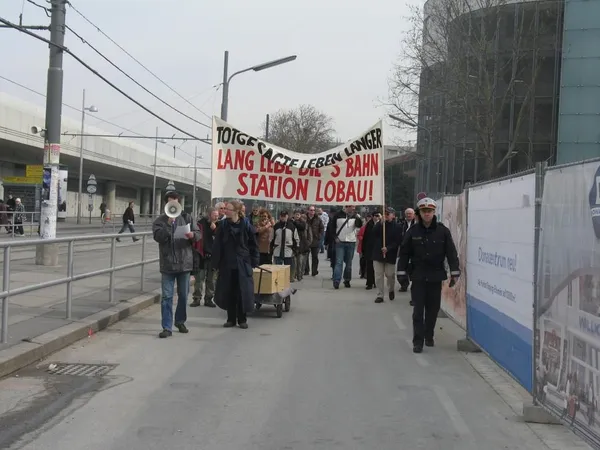 Totgesagte leben länger - Lang lebe die S-Bahn Station Lobau, Foto 10