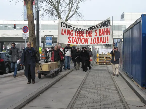 Totgesagte leben länger - Lang lebe die S-Bahn Station Lobau, Foto 13