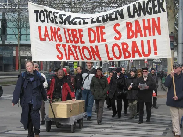 Totgesagte leben länger - Lang lebe die S-Bahn Station Lobau, Foto 20