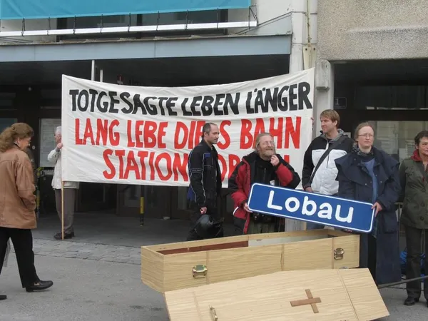 Totgesagte leben länger - Lang lebe die S-Bahn Station Lobau, Foto 35